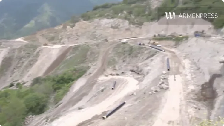 Ermənilər Zəngəzur dəhlizində yol çəkilişinə başlayıblar