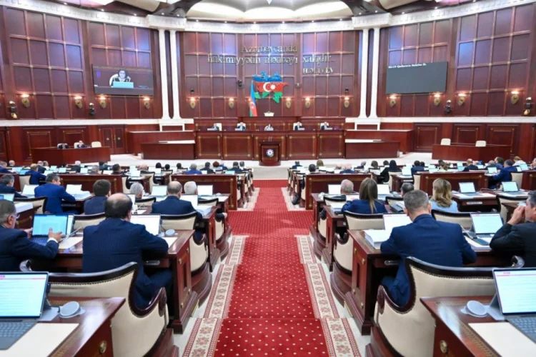 Milli Məclis deputatları tətilə çıxdılar