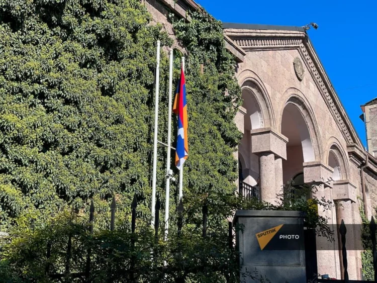 Paşinyan separatçıların "nümayəndəliyi”ni əllərindən alır