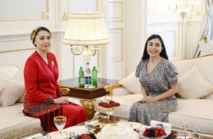 Leyla Əliyeva Q.Berdiməhəmmədovun qızı ilə görüşüb