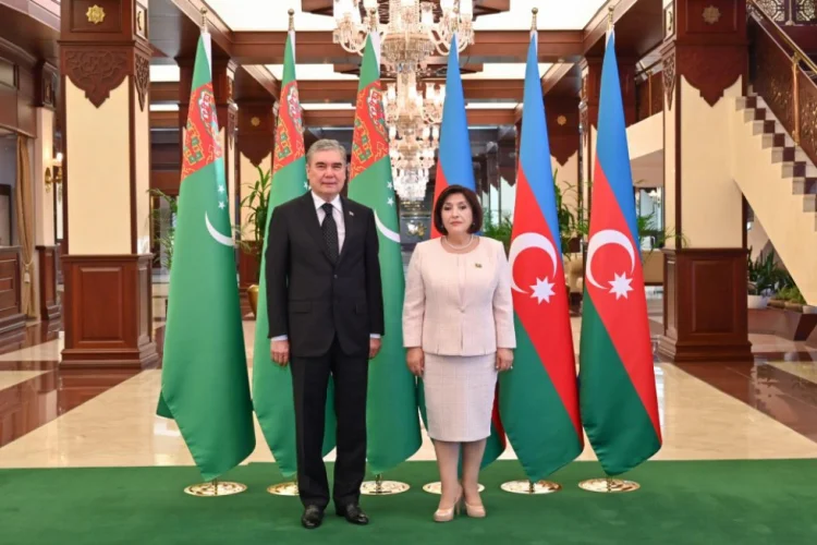 Sahibə Qafarova Qurbanqulu Berdiməhəmmədovla görüşüb