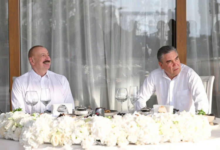 İlham Əliyev və Qurbanqulu Berdiməhəmmədov birgə nahar edib