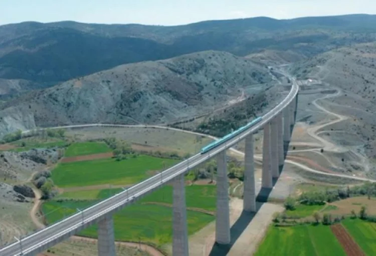 Qars-İğdır-Naxçıvan dəmir yoluna 2,4 mlrd avro cəlb olunub