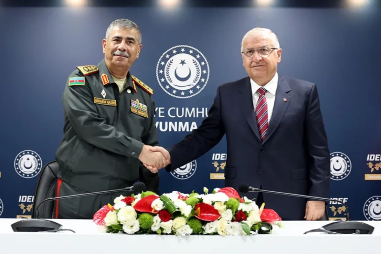 İstanbulda Azərbaycan və Türkiyə müdafiə nazirləri görüşüb