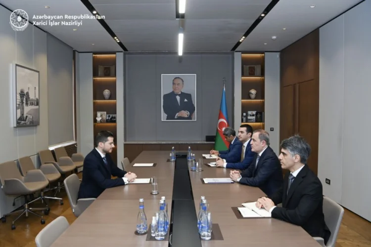 XİN rəhbəri İsrail səfirini qəbul edib