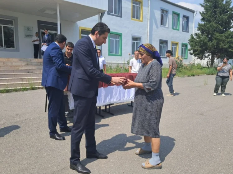 Növbəti köç karvanı Həsənriz kəndinə çatıb, açarlar verilib
