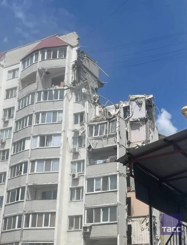 Saratovda yaşayış binası partlayıb