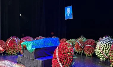 Xalq yazıçısı Elçin Əfəndiyevlə vida mərasimi keçirilib