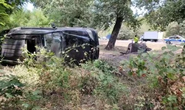 Qaxa istirahətə gələn ailə qəzaya düşüb, xəsarət alanlar var