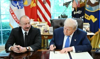 Donald Tramp 907-ci düzəlişi rəsmən dayandırıb FOTO