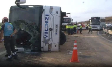 İstanbulda avtobus aşıb, 3 nəfər ölüb, 20 nəfər xəsarət alıb