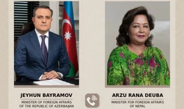 Ceyhun Bayramov nepallı həmkarı ilə danışıb