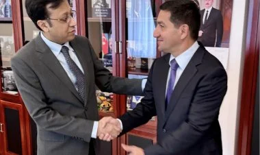 Hikmət Hacıyev Pakistan səfiri ilə görüşüb