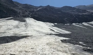 Tufandağ buzlağında azalma və ərimə prosesi sürətlənib FOTO
