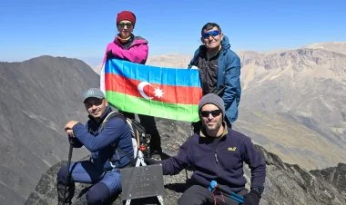 Bir qrup alpinist Çingiz Mustafayev zirvəsinə qalxıb
