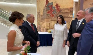 İlham Əliyev, Nikol Paşinyan və xanımları söhbət ediblər