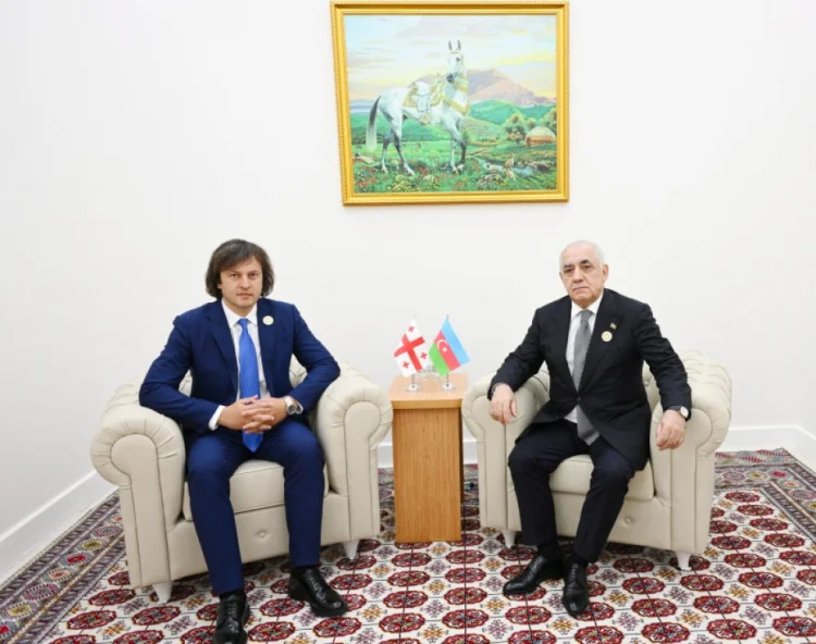 Əli Əsədov Türkmənbaşıda Gürcüstanın Baş naziri ilə görüşüb