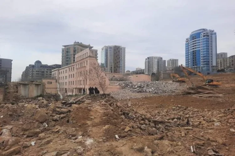 “Sovetski”də söküntü işlərinin yeni dalğası başladı FOTO