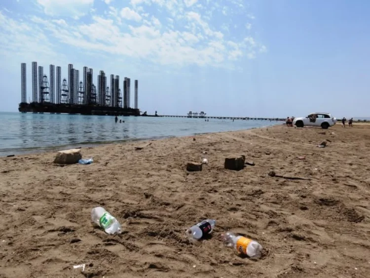 Xəzərin sahilini çirkləndirənlər məsuliyyətə cəlb olunub