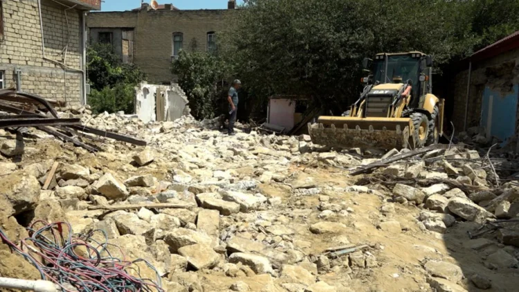 “Sovetski”də söküntü işlərinin yeni dalğası başladı FOTO
