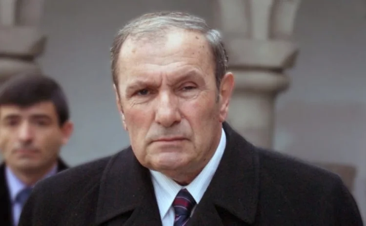 “Kor” Levon mövqeyini bildirməkdən çəkinib