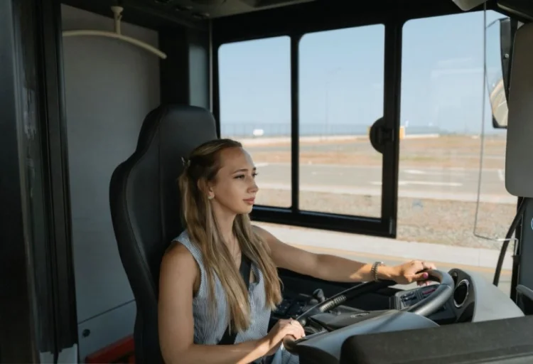 Avtobus idarə edəcək qadın sürücülər hazırlanır
