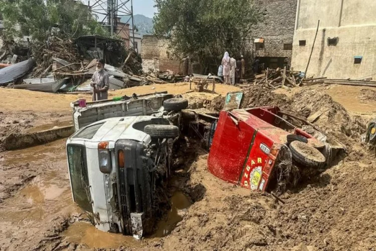 Pakistanda daşqınlar nəticəsində ölənlərin sayı: 351 nəfər