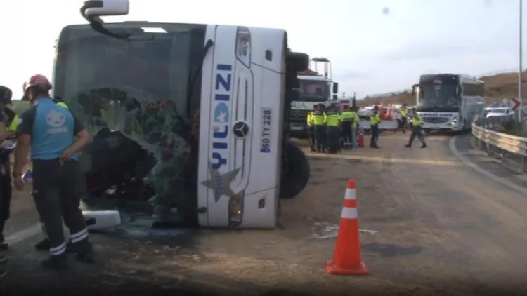 İstanbulda avtobus aşıb, 3 nəfər ölüb, 20 nəfər xəsarət alıb
