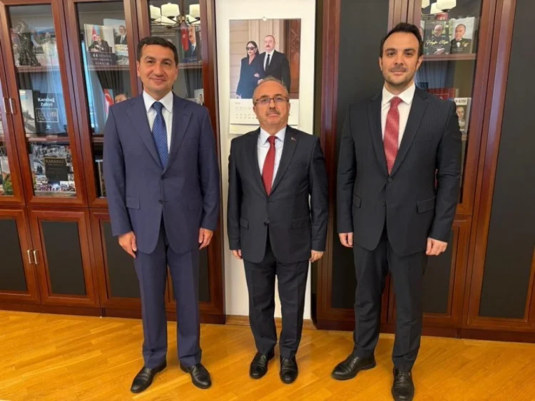 Hikmət Hacıyev Birol Akgünlə görüşüb