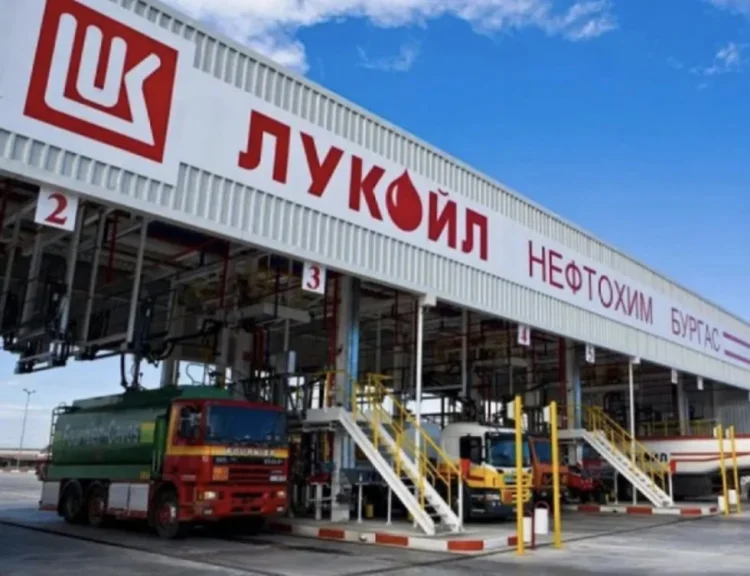 SOCAR LUKOIL-un Bolqarıstandakı neft emalı zavodunu alır