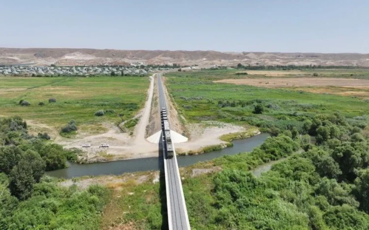 Horadiz-Ağbənd dəmir yolu xəttində işin 67 faizi yekunlaşıb