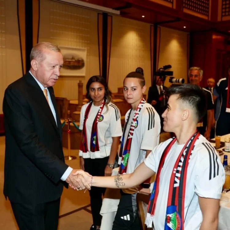 Ərdoğan Azərbaycan millisinin futbolçuları ilə görüşüb