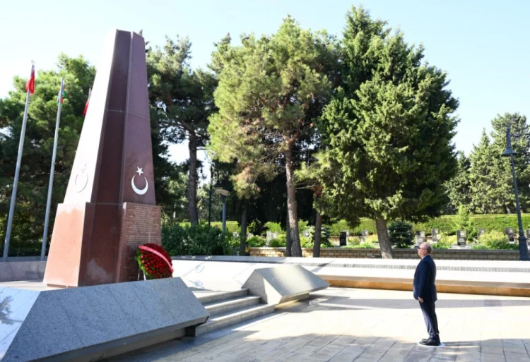Bakıda Türk şəhidliyi ziyarət edilib
