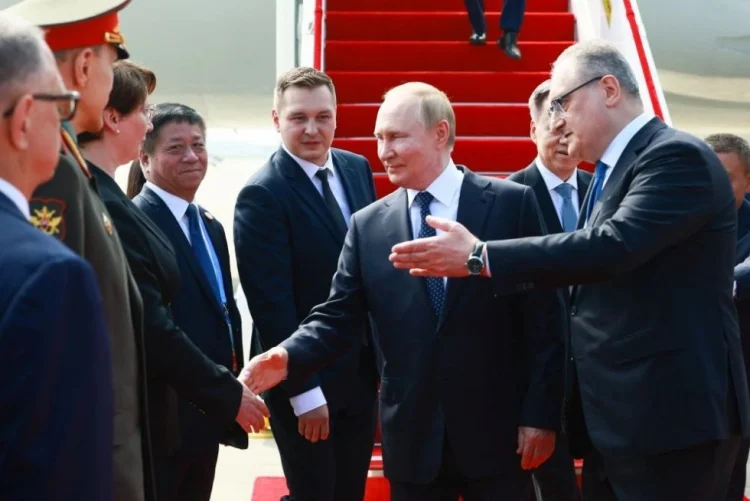 Putin Çinə səfər edib