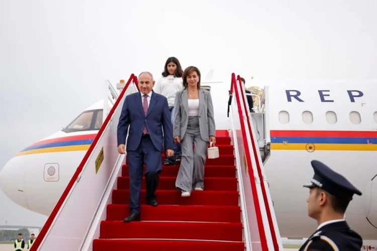 N.Paşinyan Çinə səfər edib