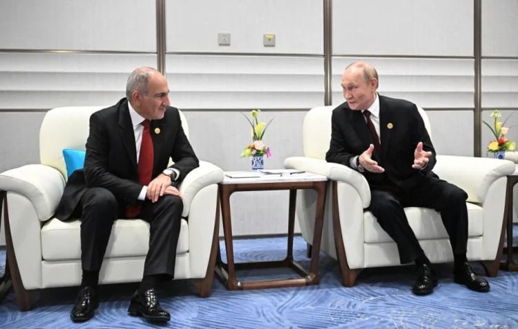Putin Çində Paşinyanla görüşüb YENİLƏNİB
