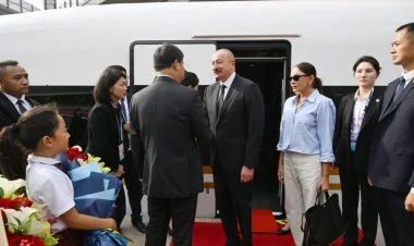 İlham Əliyev Çinin Tiencin şəhərindən qatarla Pekinə gəlib