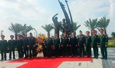 Azərbaycan müdafiə naziri Vyetnamda rəsmi səfərdədir FOTO