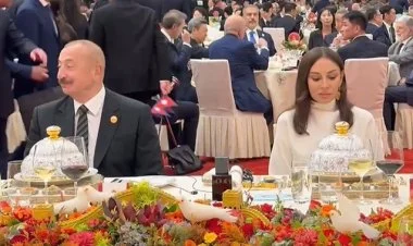 Pekində nümayəndə heyətlərinin şərəfinə ziyafət verilib FOTO