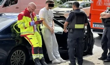 Berlində avtomobil 7-8 yaşlı uşaqların üstünə sürülüb