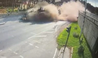 Yük maşını körpüdən aşıb, 3 nəfər ölüb YENİLƏNİB