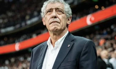 Futbol üzrə millimizin baş məşqçisi Santuş istefaya getdi