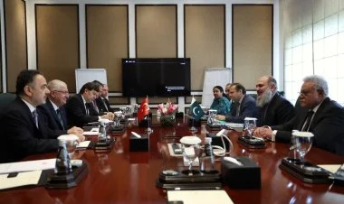 Türkiyənin müdafiə naziri Yaşar Gülər Pakistanda səfərdədir