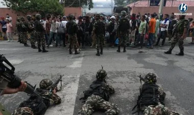 Nepal Ordusu Katmanduda təhlükəsizliyi təmin edir FOTO
