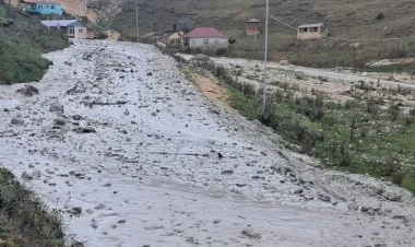 Qusarın Laza kəndində yolu sel suları basıb