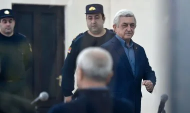 Meğri-Qafan dəmir yolunun relslərini Serjik Sarkisyan satıb