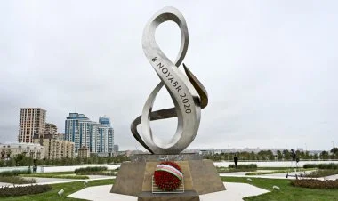 Prezident Zəfər parkına əklil göndərib