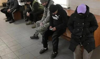 Sankt-Peterburqda yüzə yaxın miqrant polisə aparılıb