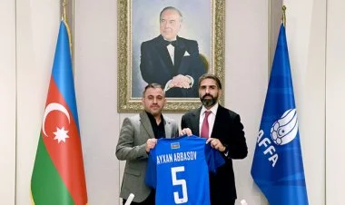 Ayxan Abbasov millimizin baş məşqçisi təyin olunub