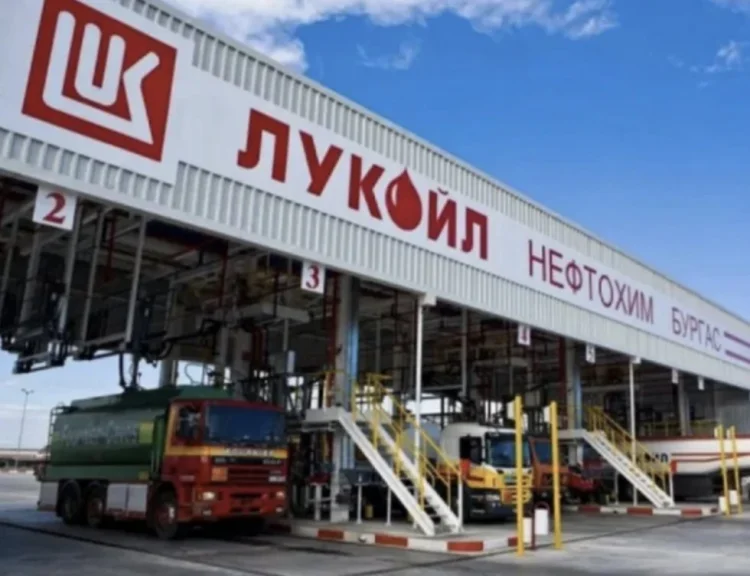 SOCAR-ın Bolqarıstan neft emalı zavodunu alması dayandırılıb